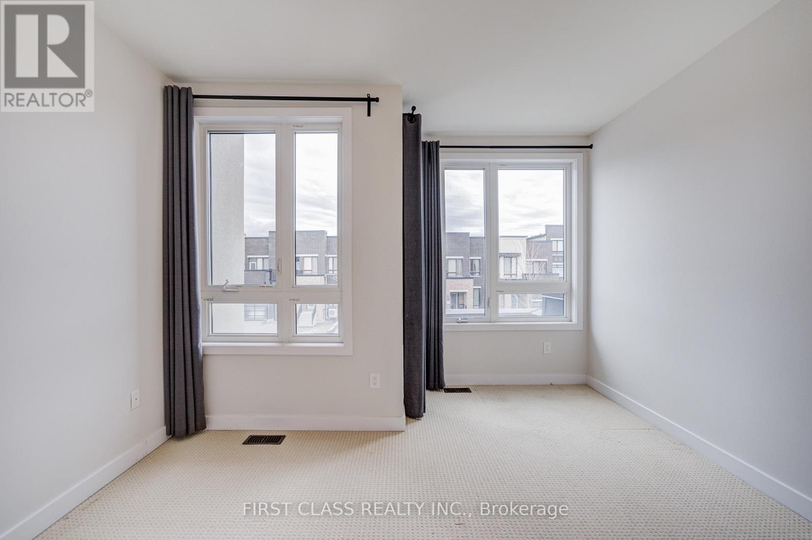 52 Helliwell Crescent, Richmond Hill, Ontario  L4E 1C7 - Photo 34 - N12470896