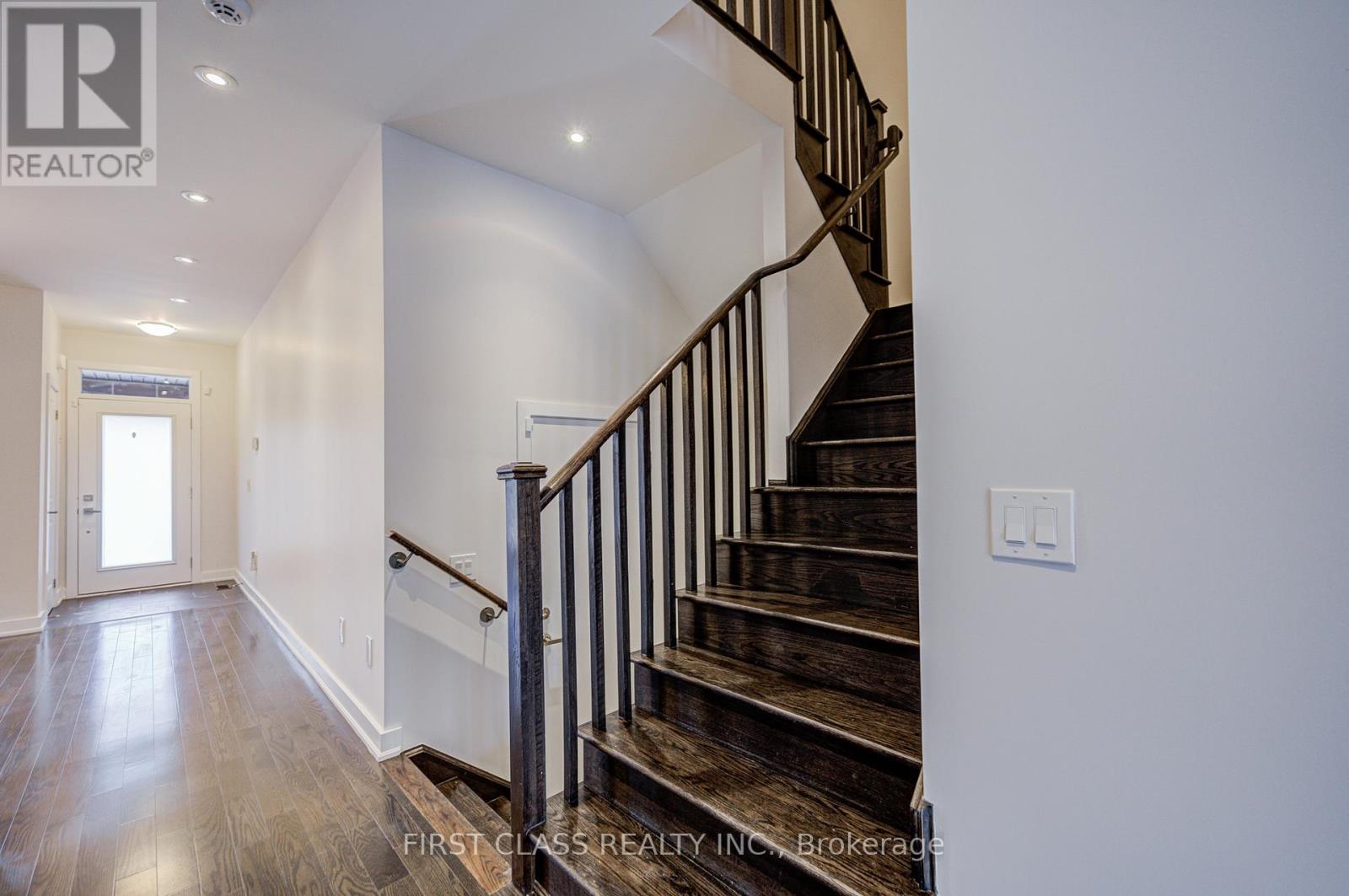 52 Helliwell Crescent, Richmond Hill, Ontario  L4E 1C7 - Photo 9 - N12470896