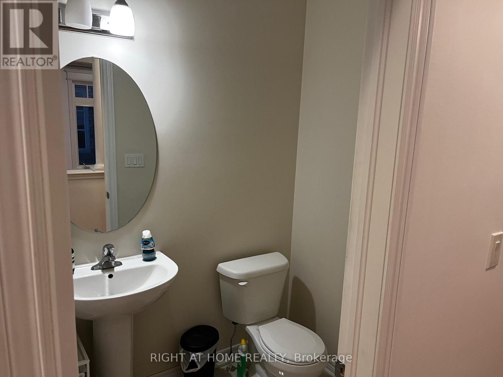 11 Calamint Lane, Richmond Hill, Ontario  L4E 1C3 - Photo 9 - N12549742