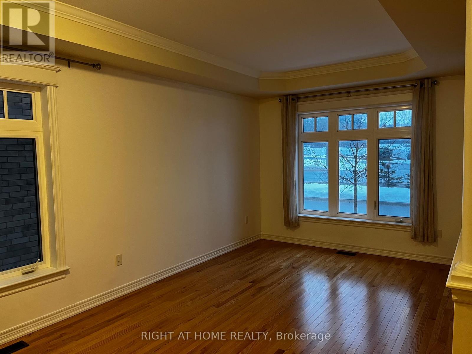 11 Calamint Lane, Richmond Hill, Ontario  L4E 1C3 - Photo 3 - N12549742