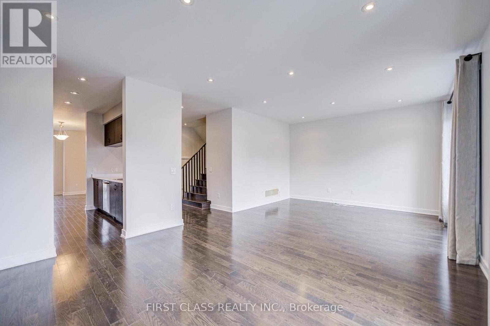 52 Helliwell Crescent, Richmond Hill, Ontario  L4E 1C7 - Photo 10 - N12470896