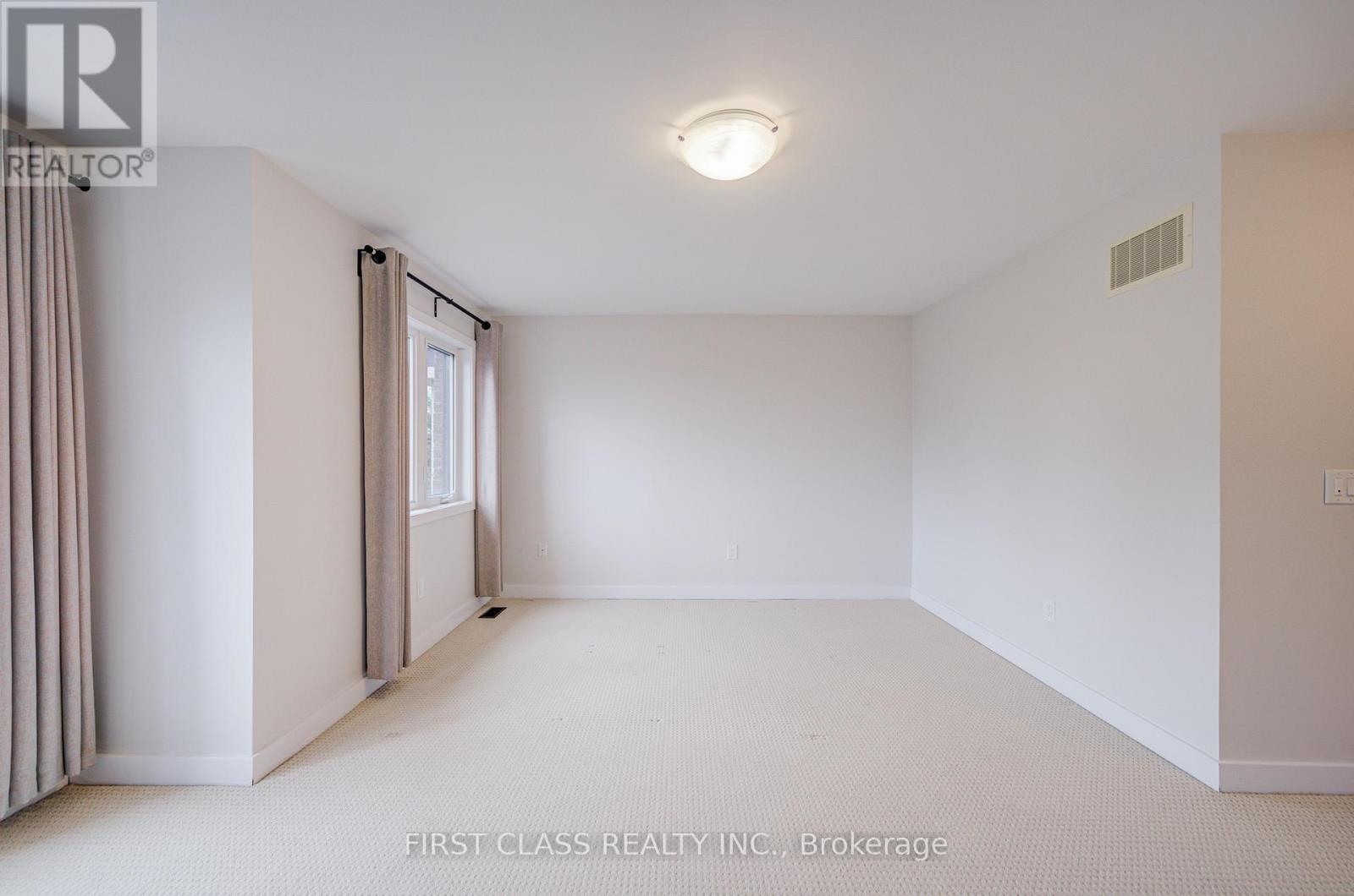 52 Helliwell Crescent, Richmond Hill, Ontario  L4E 1C7 - Photo 18 - N12470896