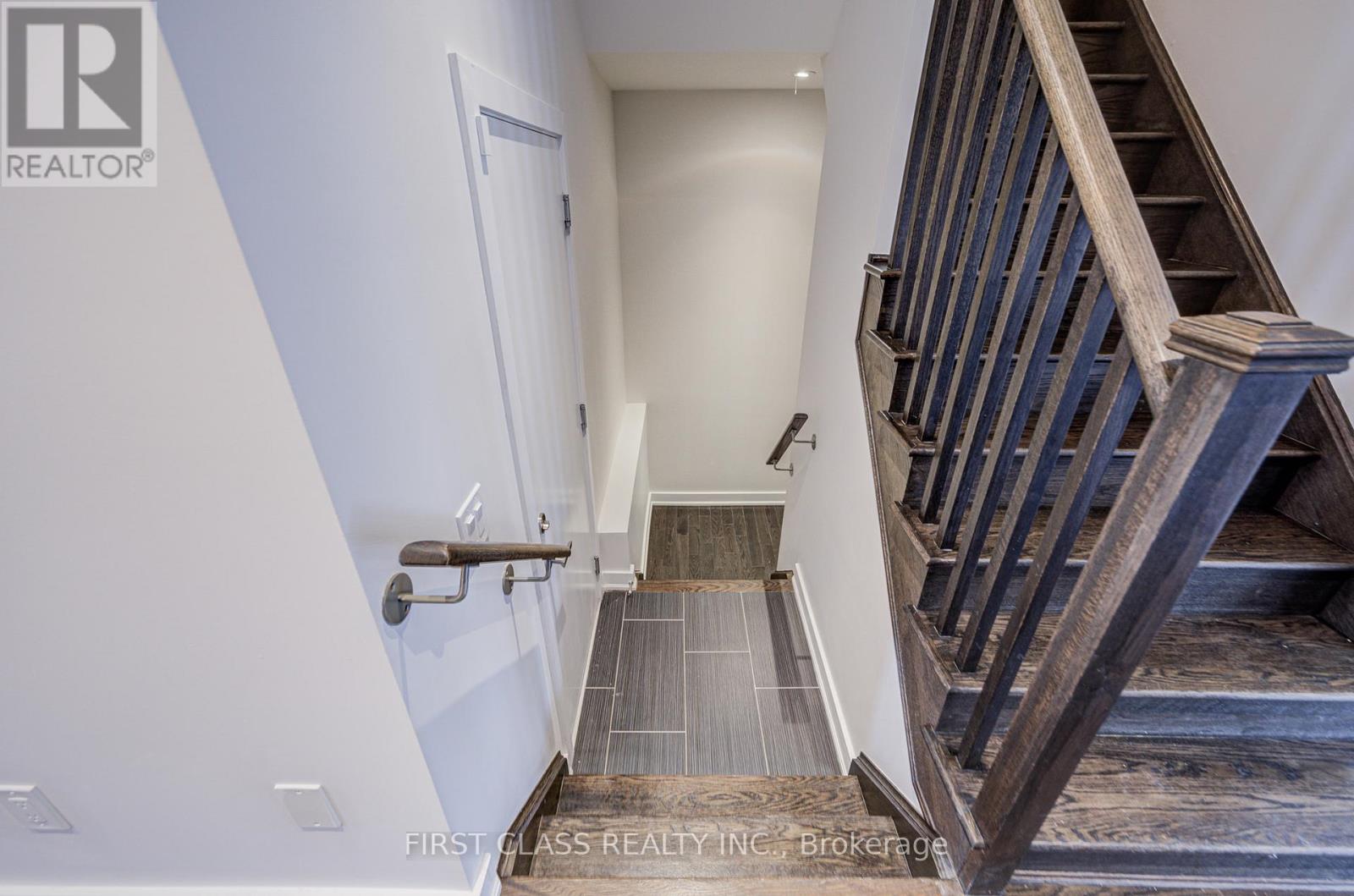 52 Helliwell Crescent, Richmond Hill, Ontario  L4E 1C7 - Photo 14 - N12470896