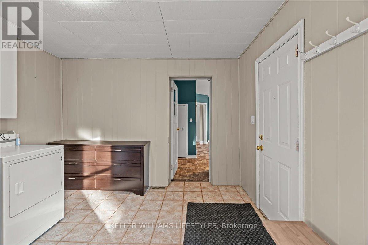 3981 Hyslop Line, Plympton-Wyoming, Ontario  N0N 1E0 - Photo 25 - X12550946