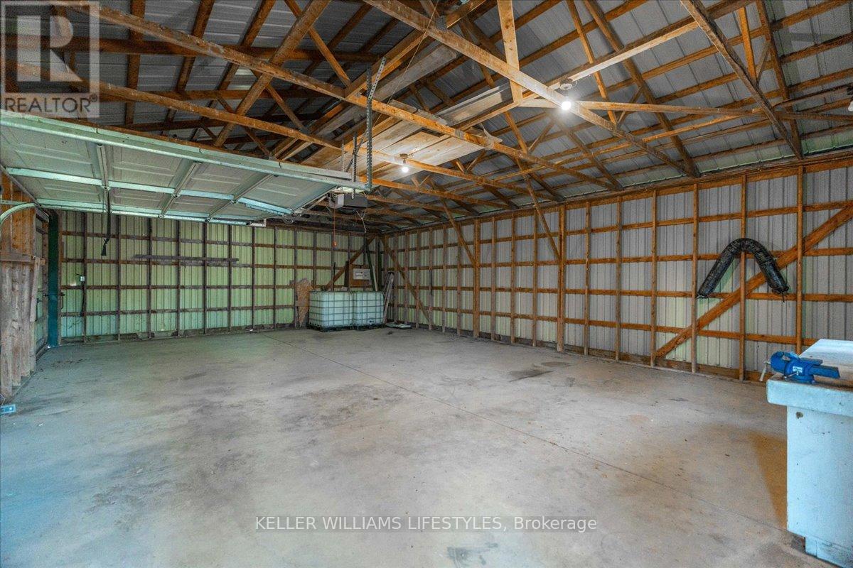 3981 Hyslop Line, Plympton-Wyoming, Ontario  N0N 1E0 - Photo 38 - X12550946