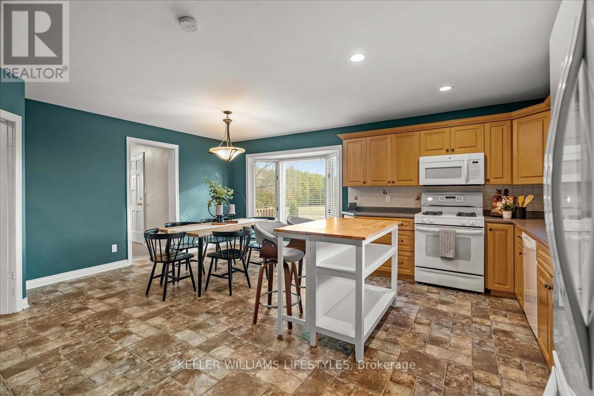 3981 Hyslop Line, Plympton-Wyoming, Ontario  N0N 1E0 - Photo 6 - X12550946