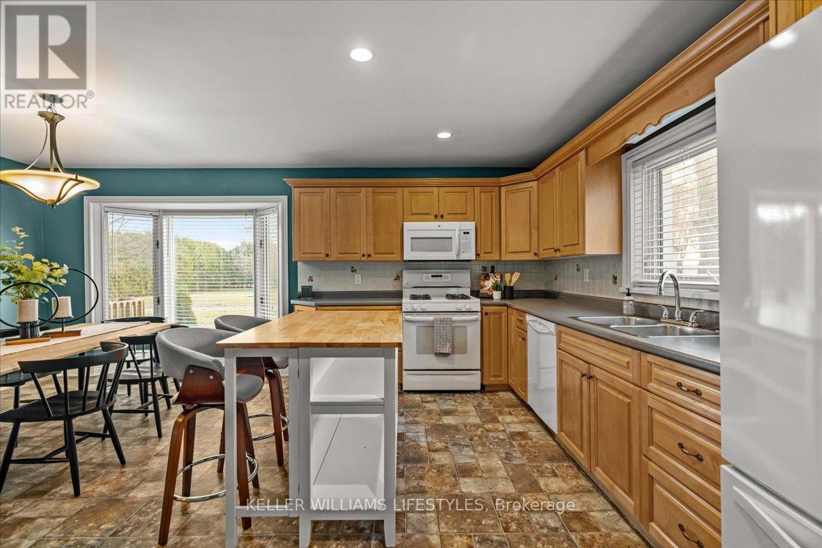 3981 Hyslop Line, Plympton-Wyoming, Ontario  N0N 1E0 - Photo 7 - X12550946