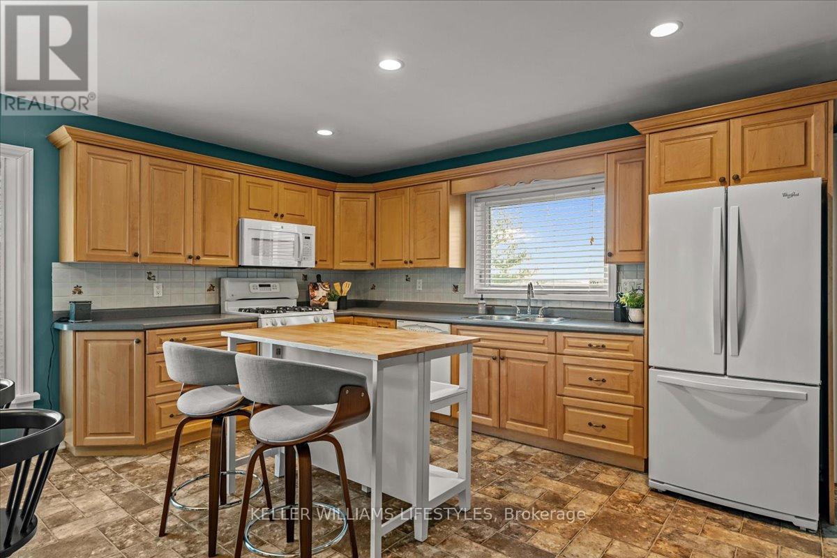 3981 Hyslop Line, Plympton-Wyoming, Ontario  N0N 1E0 - Photo 8 - X12550946