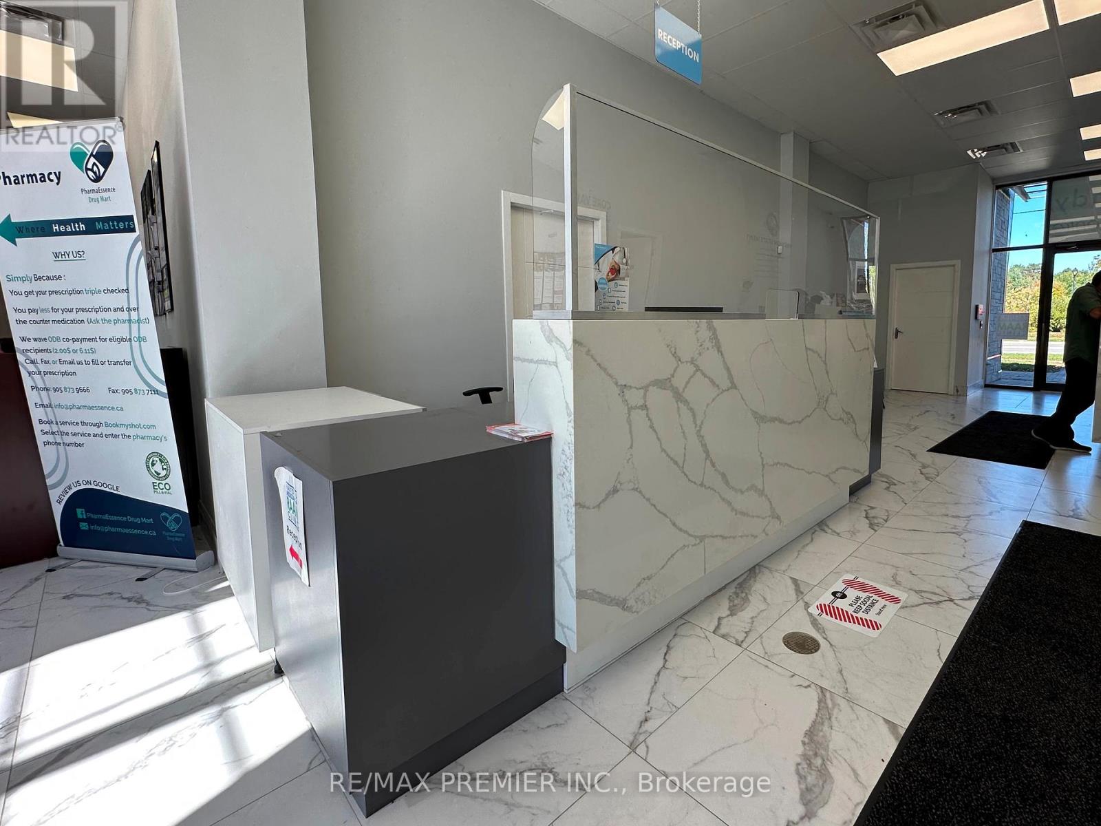 120 Guelph Street, Halton Hills, Ontario  L7G 4A4 - Photo 7 - W12451385