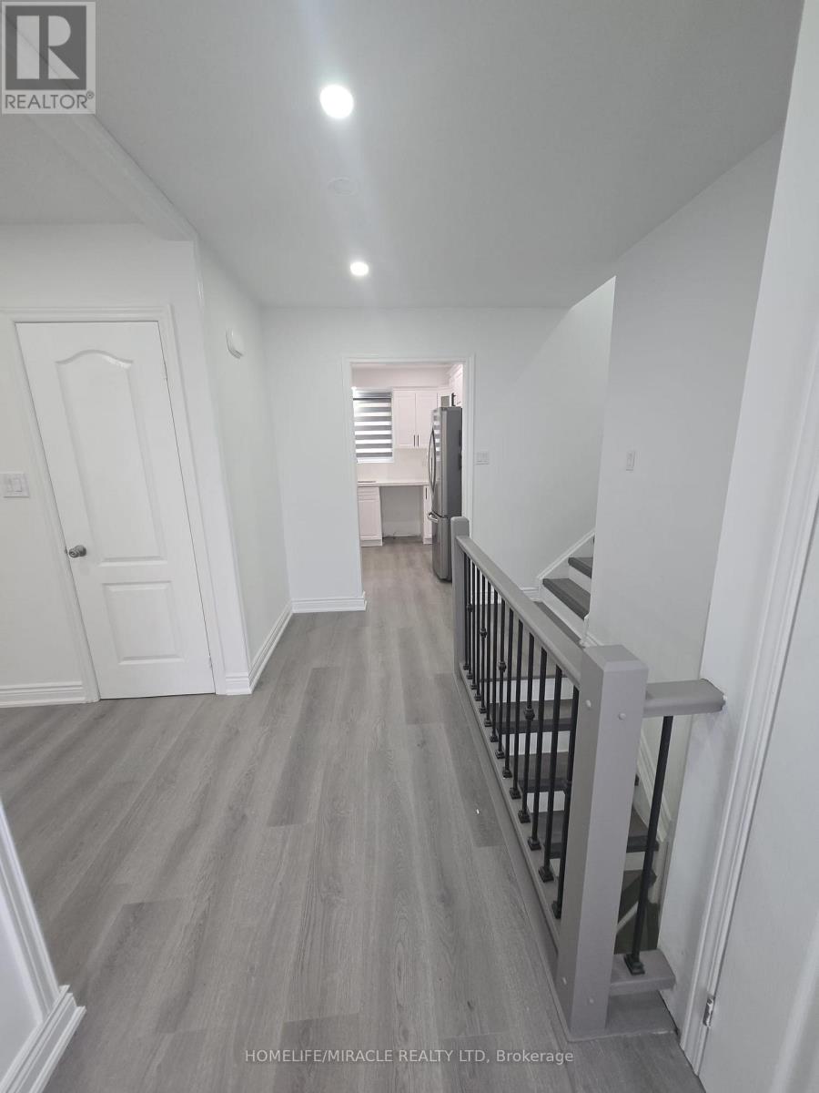 3 Sylvia Street, Barrie, Ontario L4M 5J3 - Photo 6 - S12552314