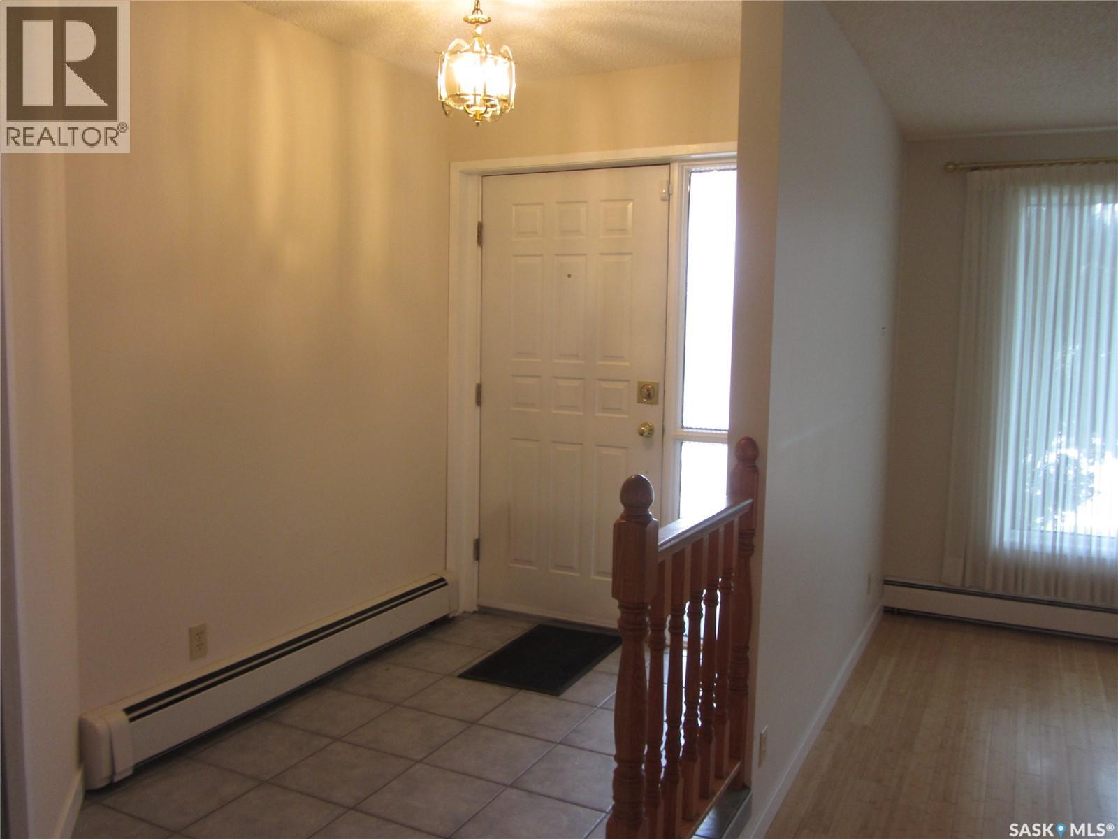 542 Christopher Lane, Saskatoon, Saskatchewan  S7J 3S5 - Photo 2 - SK024201