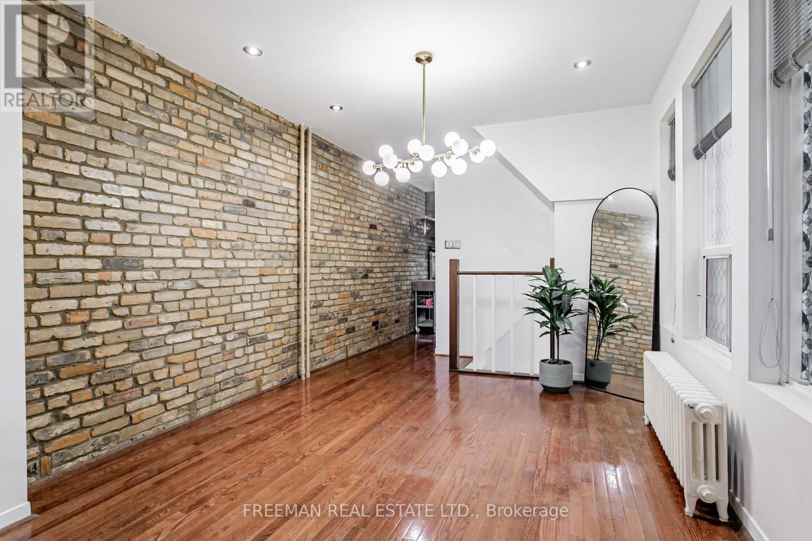 490 Montrose Avenue, Toronto, Ontario  M6G 3H1 - Photo 4 - C12552506