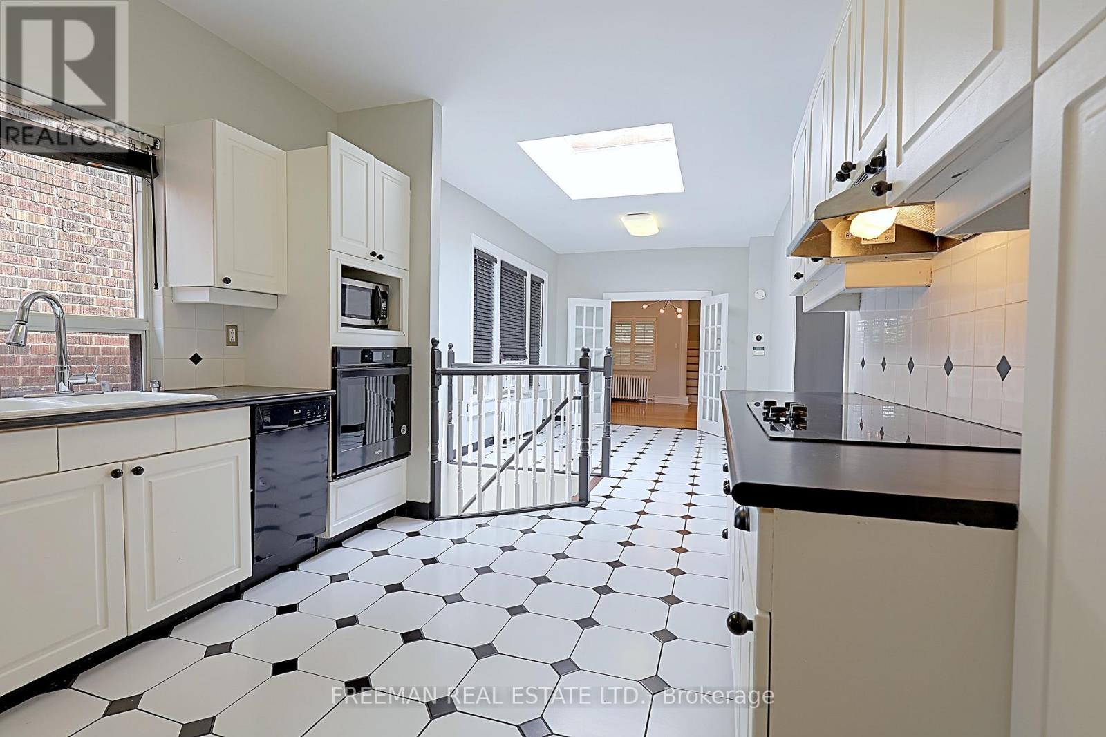 490 Montrose Avenue, Toronto, Ontario  M6G 3H1 - Photo 29 - C12552514