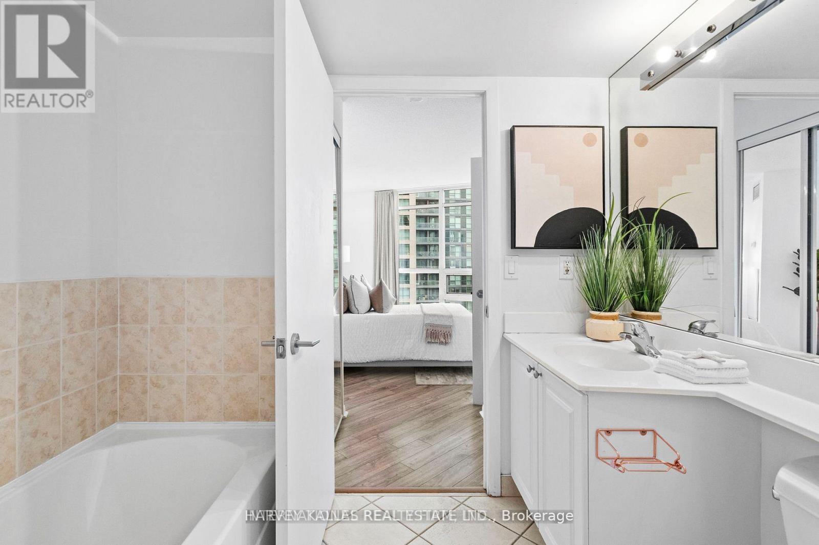 1608 - 219 Fort York Boulevard, Toronto, Ontario  M5V 1B1 - Photo 20 - C12552606