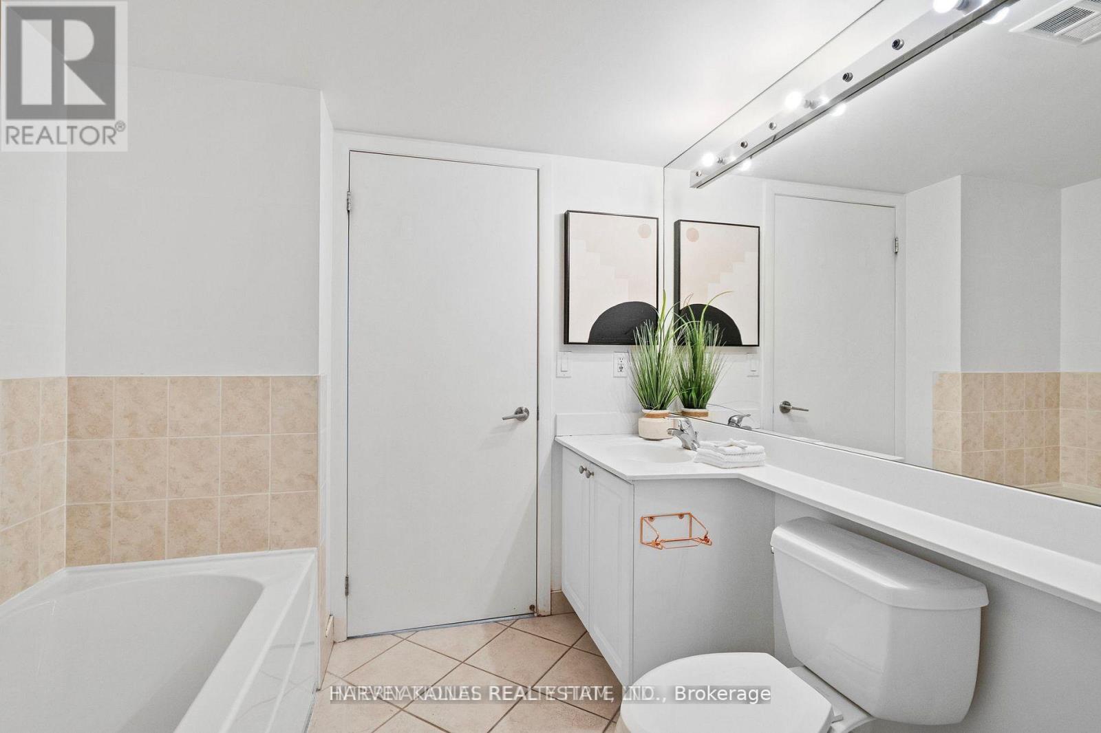 1608 - 219 Fort York Boulevard, Toronto, Ontario  M5V 1B1 - Photo 22 - C12552606