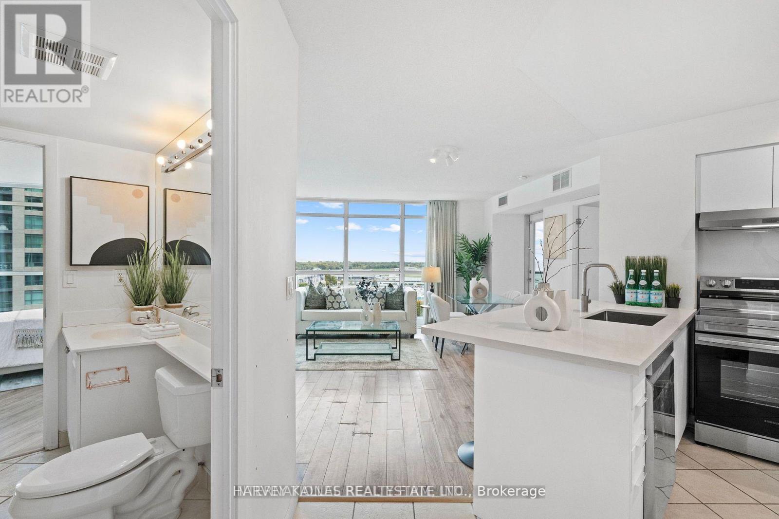 1608 - 219 Fort York Boulevard, Toronto, Ontario  M5V 1B1 - Photo 3 - C12552606