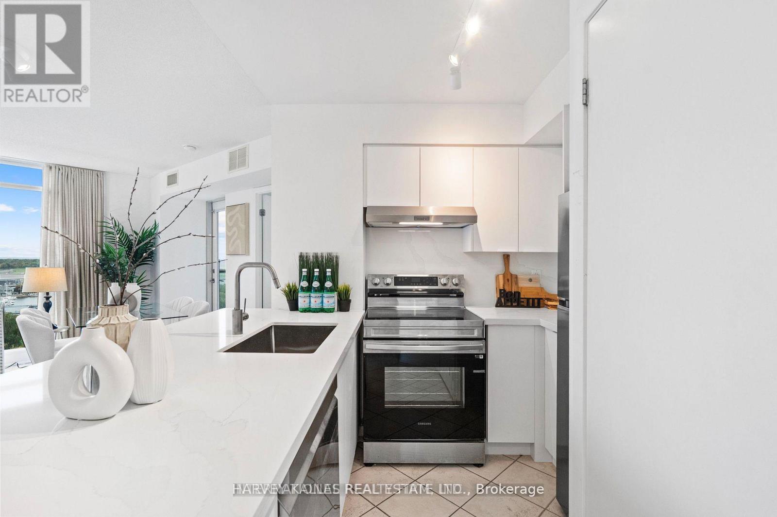 1608 - 219 Fort York Boulevard, Toronto, Ontario  M5V 1B1 - Photo 6 - C12552606