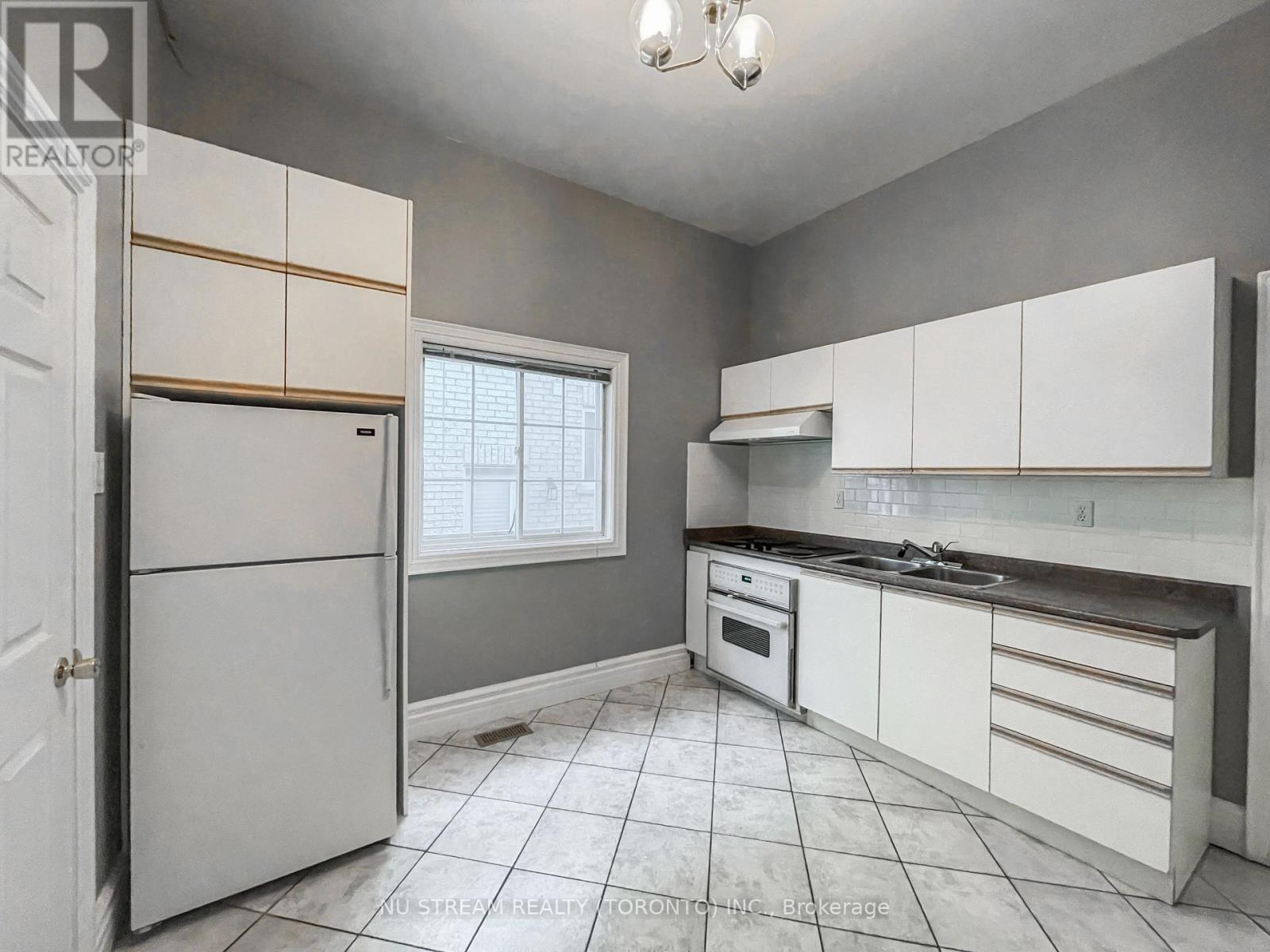 72 Snively Street, Richmond Hill, Ontario  L4E 3E6 - Photo 3 - N12552510