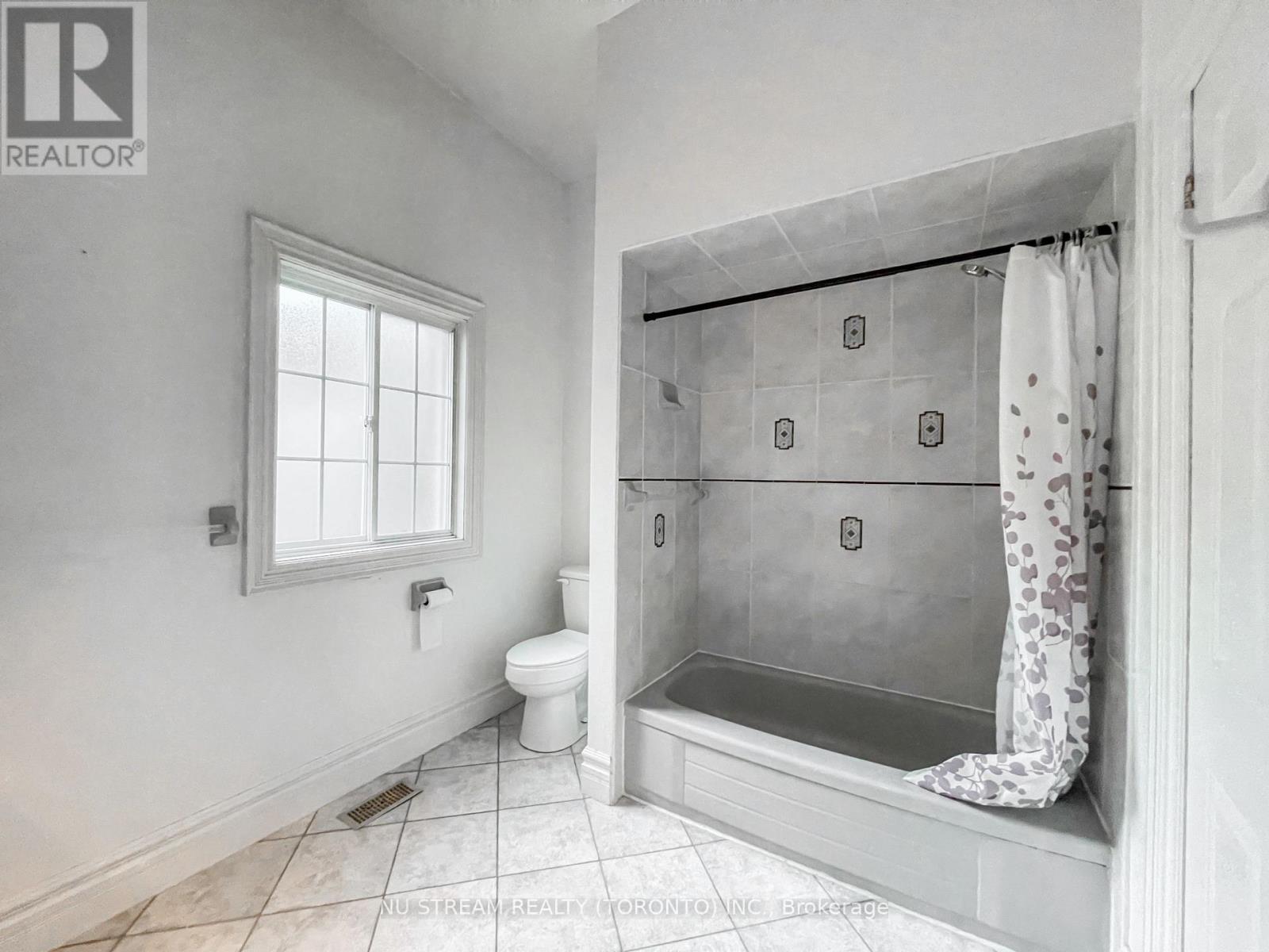 72 Snively Street, Richmond Hill, Ontario  L4E 3E6 - Photo 8 - N12552510