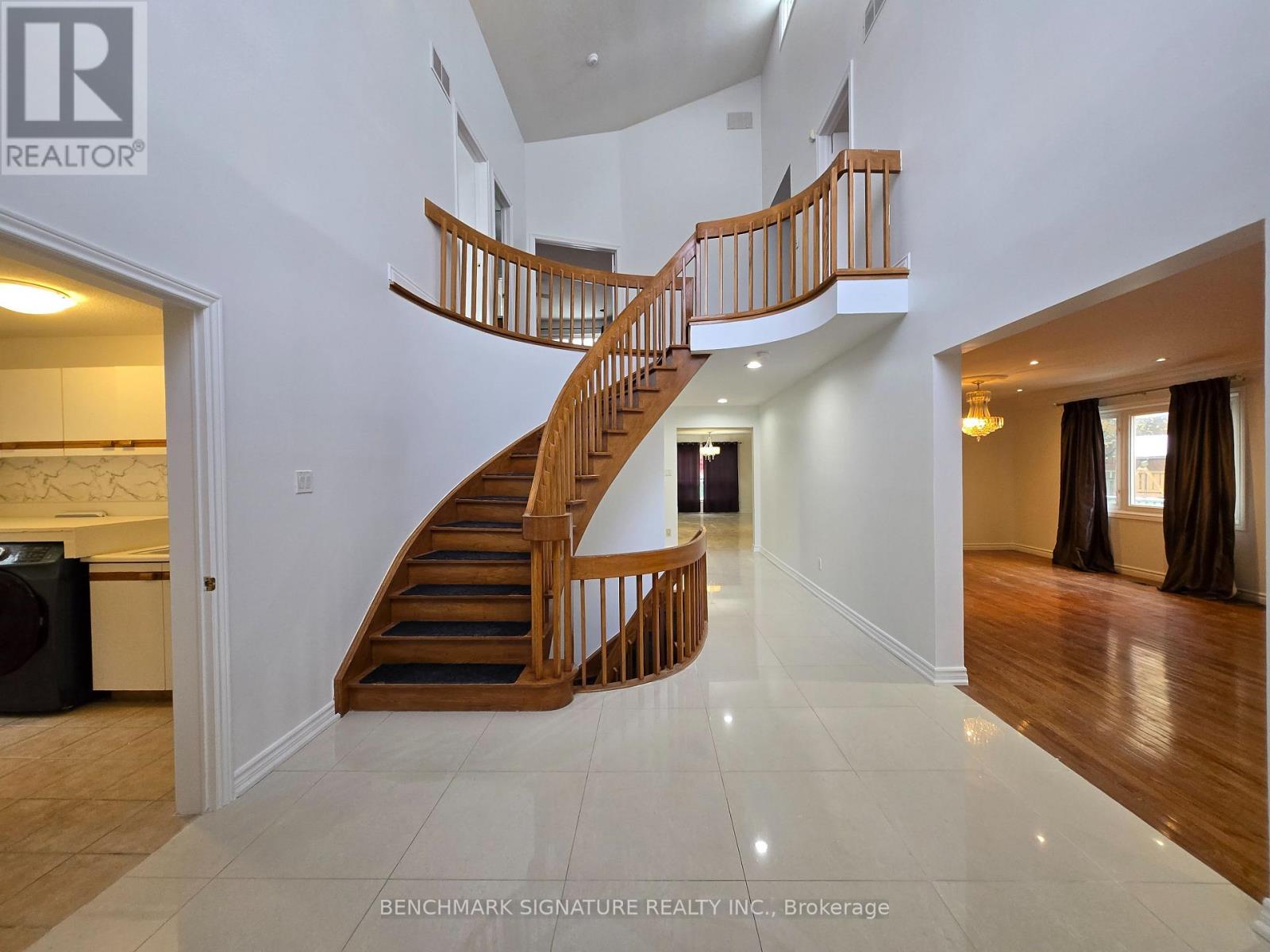 9 Hashbury Place, Markham, Ontario  L3T 7H4 - Photo 2 - N12552528