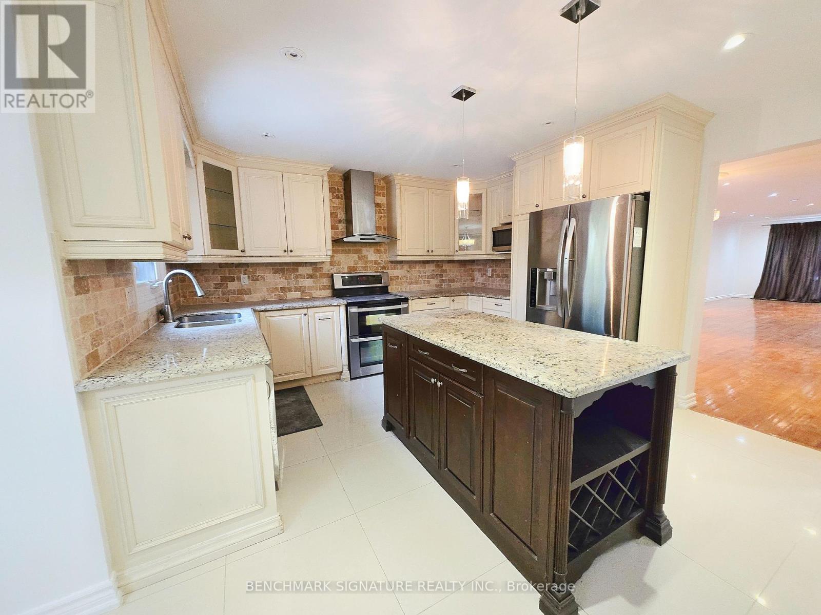 9 Hashbury Place, Markham, Ontario  L3T 7H4 - Photo 5 - N12552528