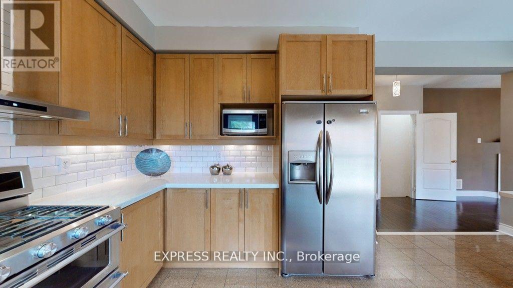 164 Mavrinac Boulevard, Aurora, Ontario  L4G 0G6 - Photo 17 - N12552596