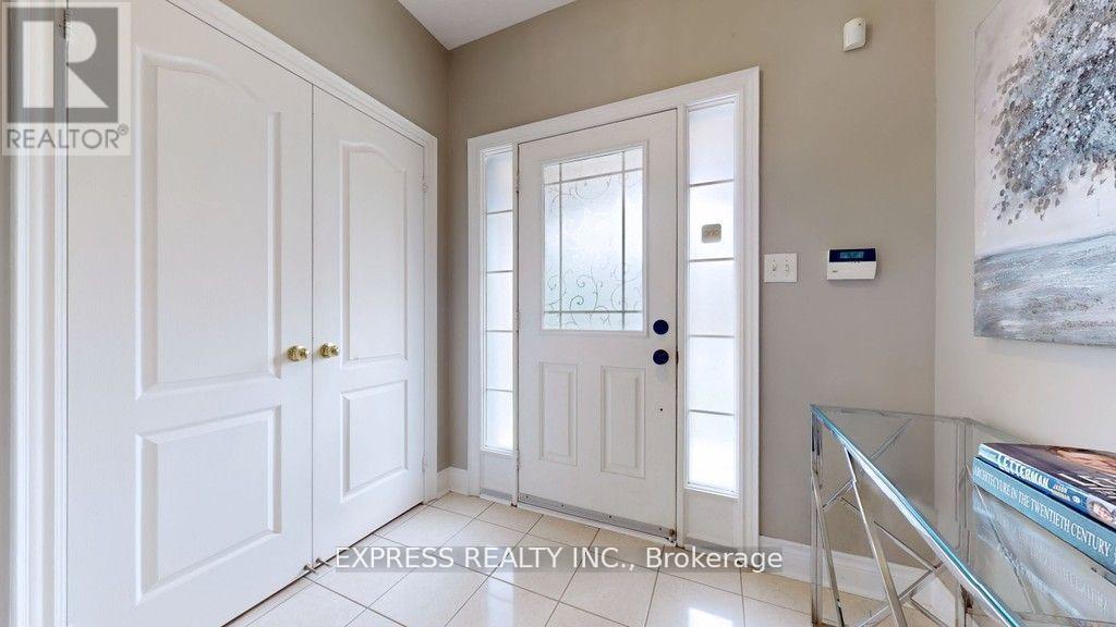 164 Mavrinac Boulevard, Aurora, Ontario  L4G 0G6 - Photo 2 - N12552596