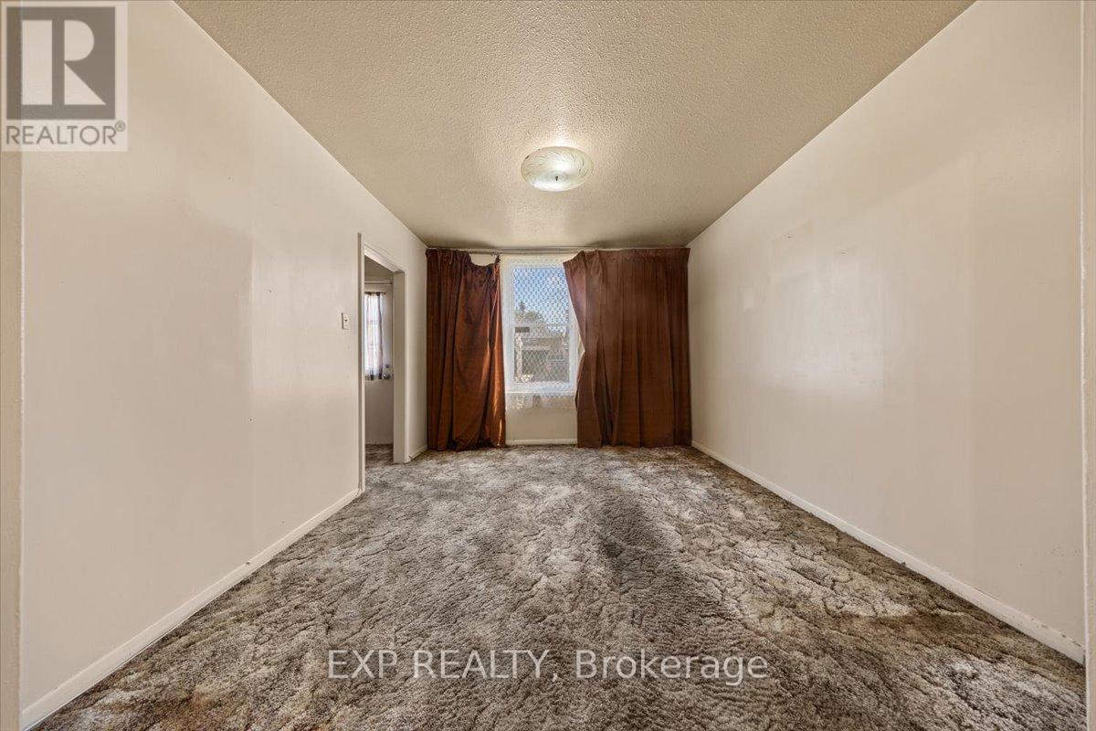 198 Hinchey Avenue, Ottawa, Ontario K1Y 1L7 - Photo 10 - X12552676