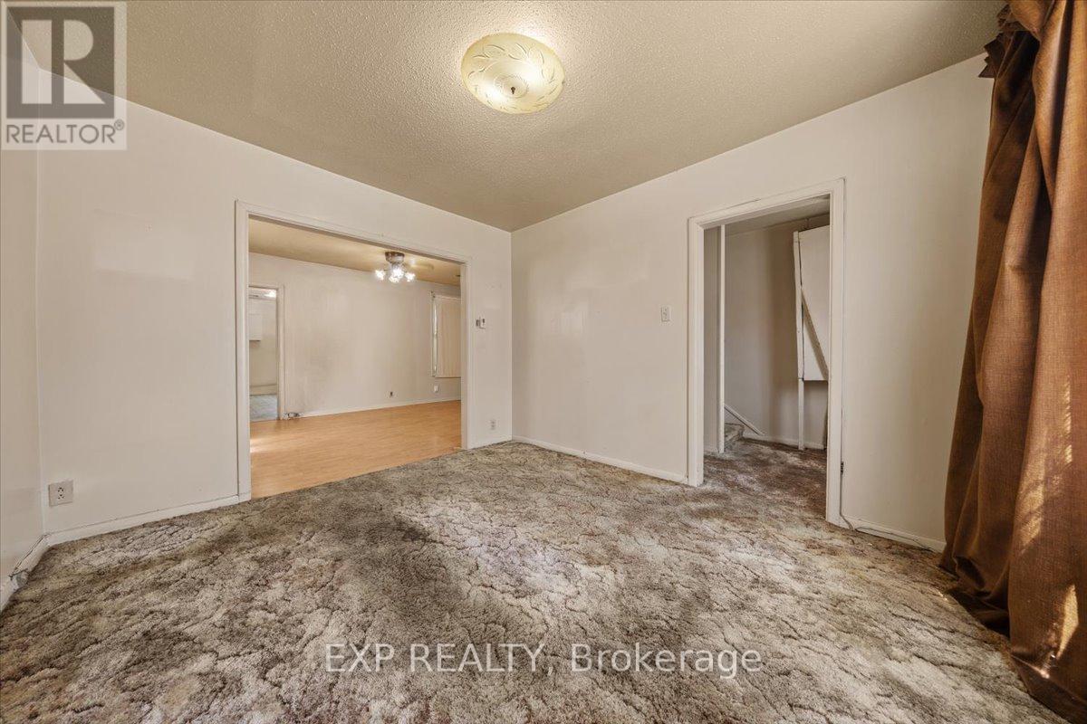 198 Hinchey Avenue, Ottawa, Ontario K1Y 1L7 - Photo 11 - X12552676