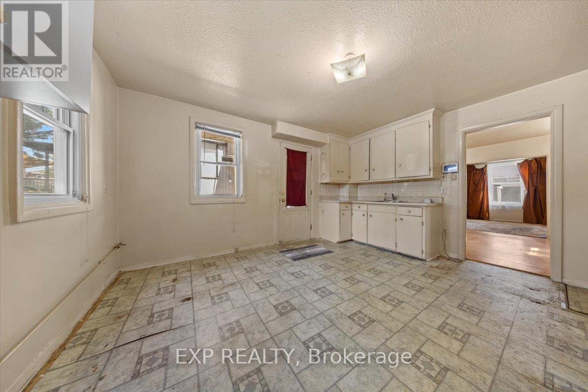 198 Hinchey Avenue, Ottawa, Ontario K1Y 1L7 - Photo 14 - X12552676