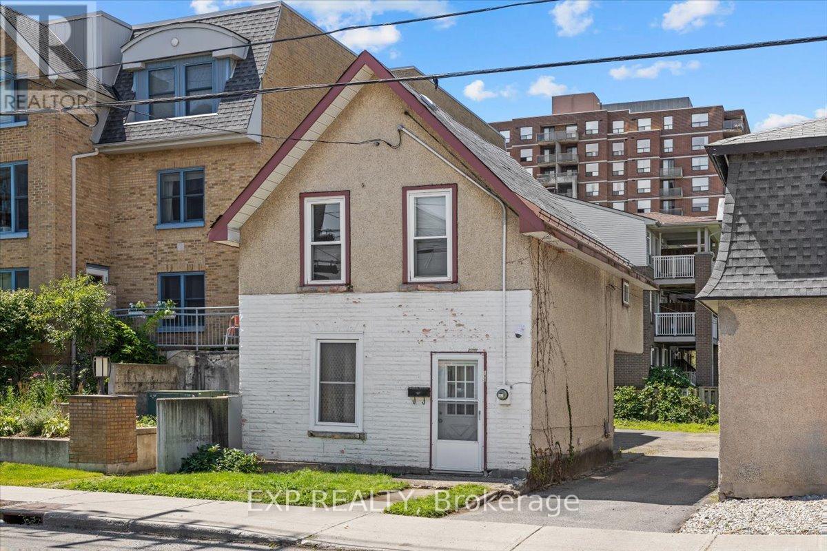 198 Hinchey Avenue, Ottawa, Ontario K1Y 1L7 - Photo 2 - X12552676