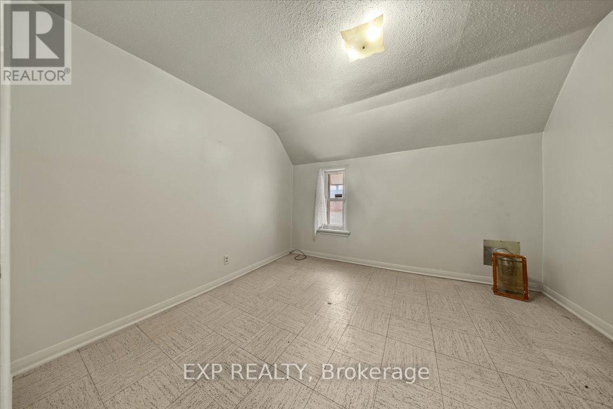 198 Hinchey Avenue, Ottawa, Ontario K1Y 1L7 - Photo 21 - X12552676