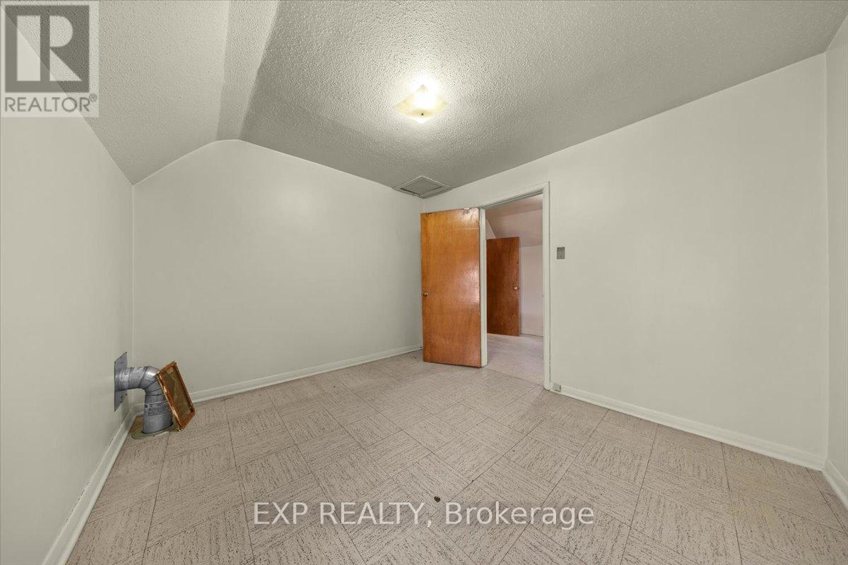 198 Hinchey Avenue, Ottawa, Ontario K1Y 1L7 - Photo 22 - X12552676