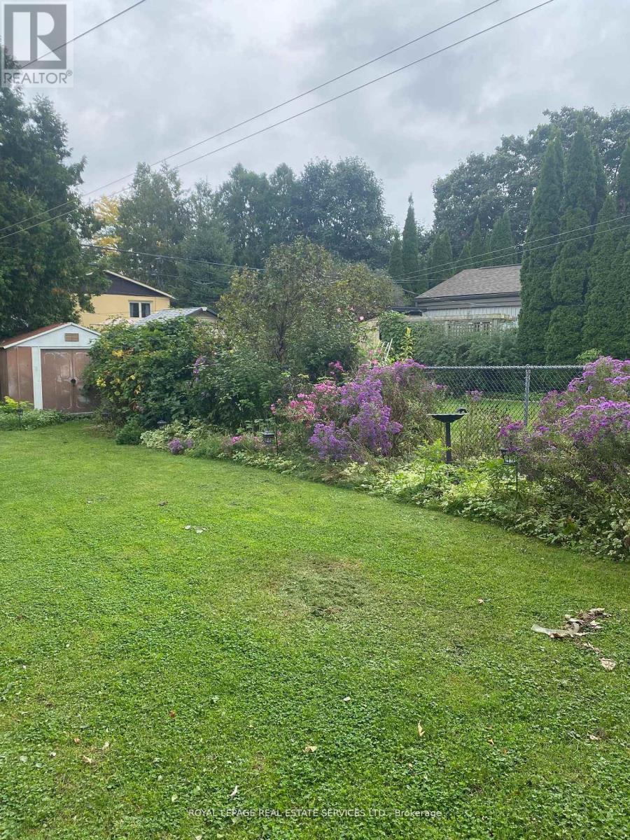 33 Roxaline Street, Toronto, Ontario  M9P 2Z1 - Photo 3 - W12552452