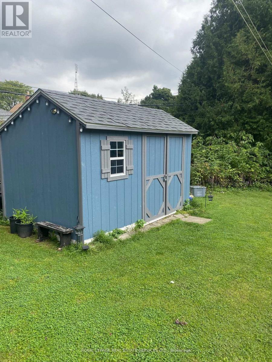 33 Roxaline Street, Toronto, Ontario  M9P 2Z1 - Photo 4 - W12552452