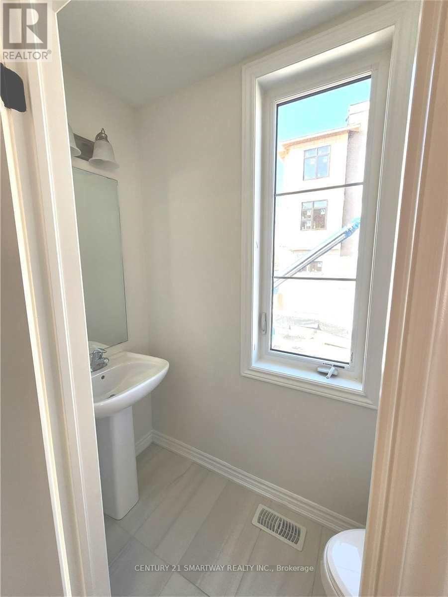 52 Vestry Way, Brampton, Ontario  L6P 4N7 - Photo 12 - W12552494