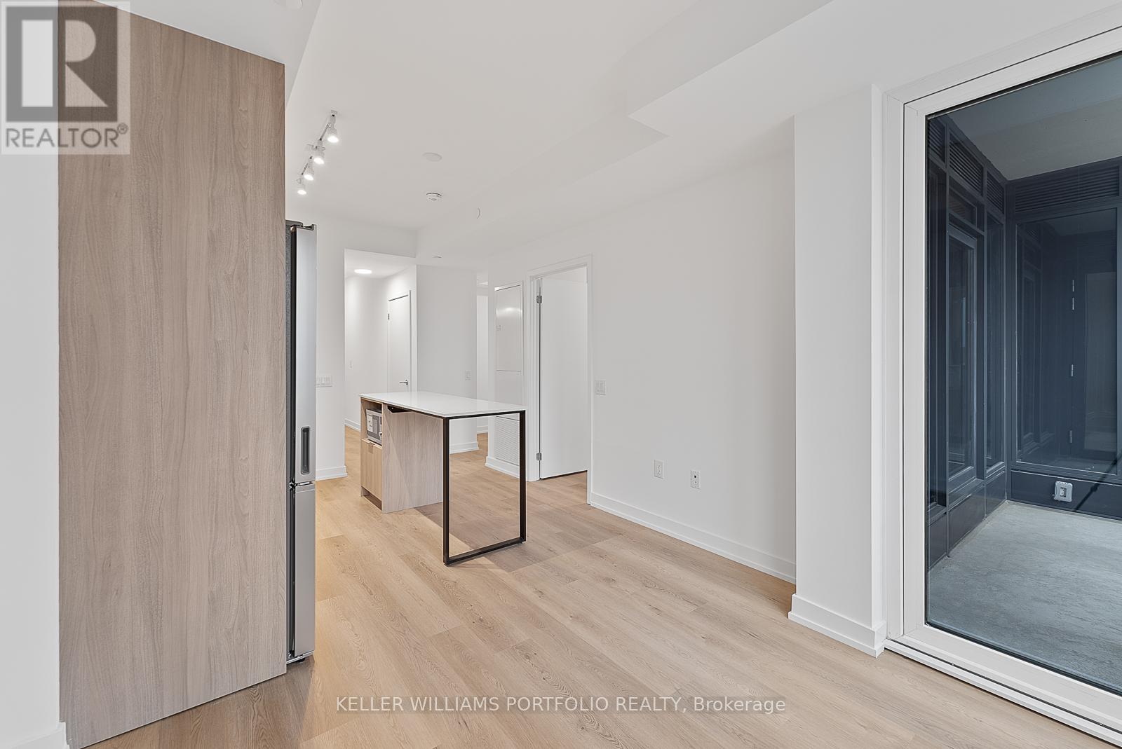 701 - 395 Square One Drive, Mississauga, Ontario  L5B 0P6 - Photo 13 - W12552502