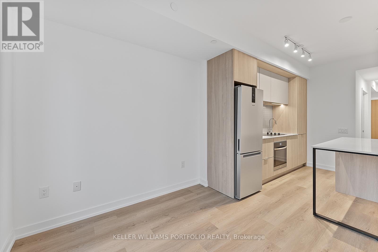 701 - 395 Square One Drive, Mississauga, Ontario  L5B 0P6 - Photo 15 - W12552502