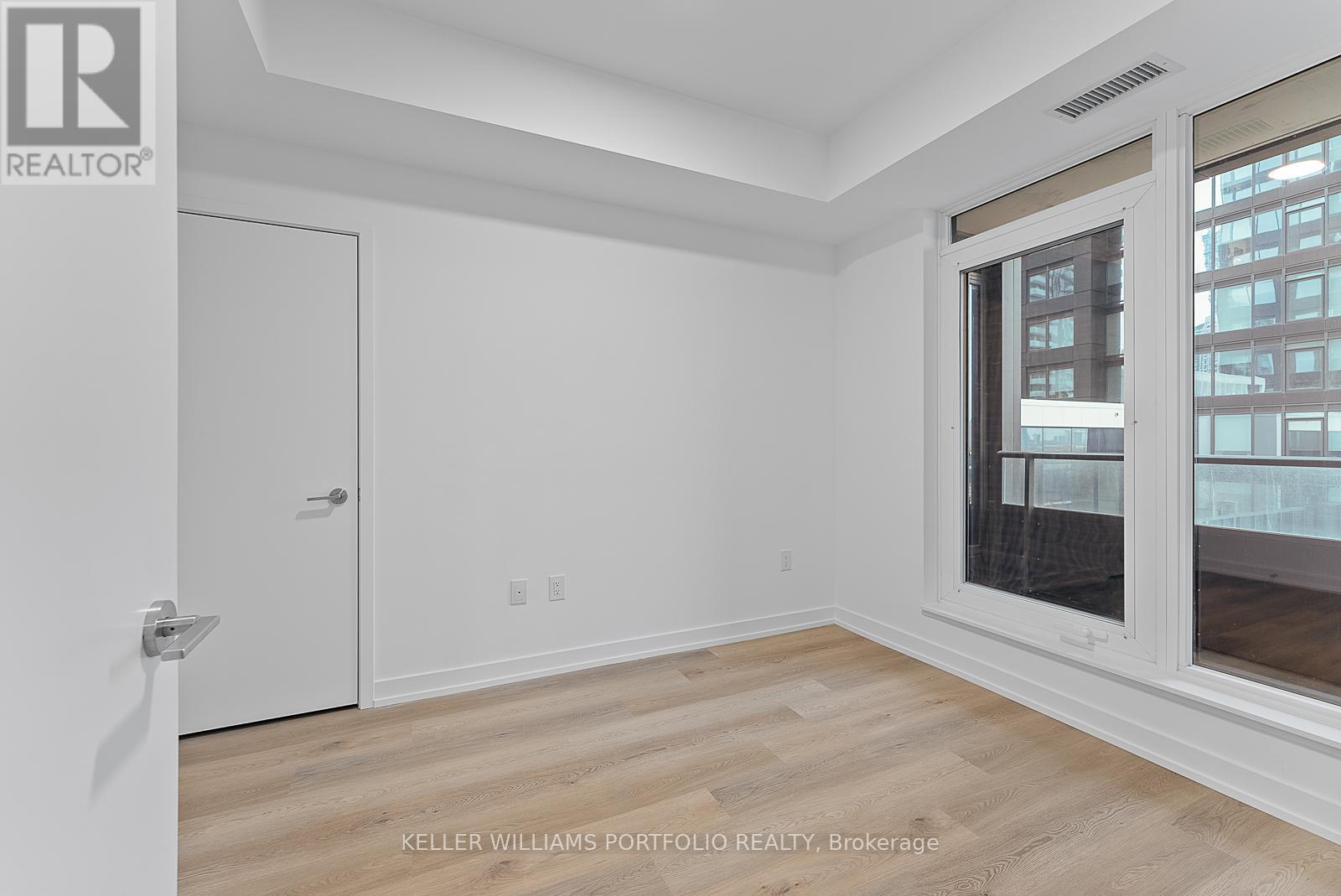 701 - 395 Square One Drive, Mississauga, Ontario  L5B 0P6 - Photo 16 - W12552502