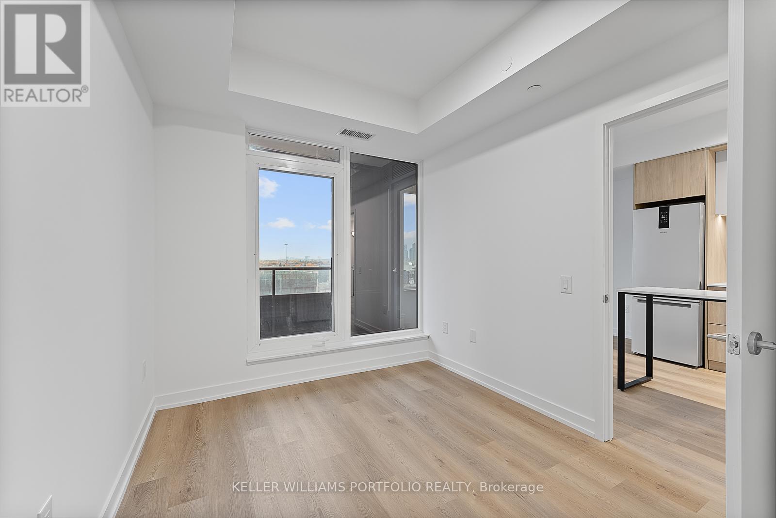 701 - 395 Square One Drive, Mississauga, Ontario  L5B 0P6 - Photo 17 - W12552502