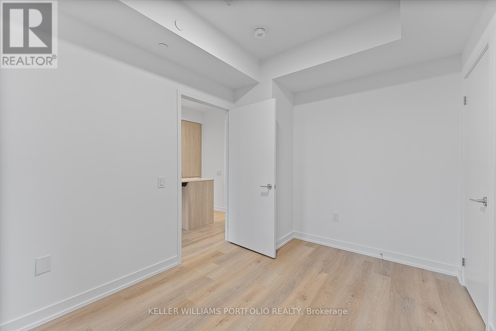 701 - 395 Square One Drive, Mississauga, Ontario  L5B 0P6 - Photo 18 - W12552502