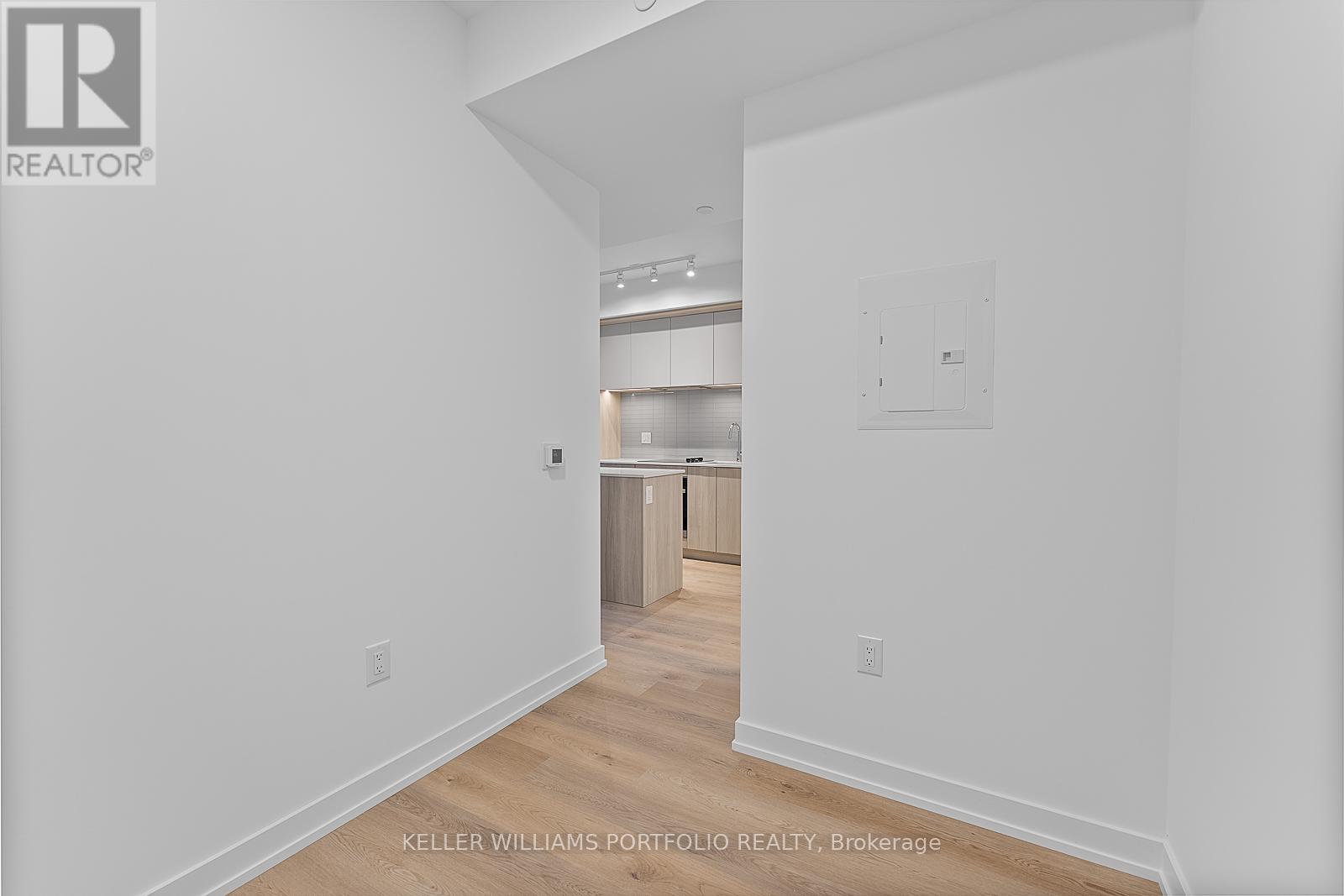 701 - 395 Square One Drive, Mississauga, Ontario  L5B 0P6 - Photo 22 - W12552502