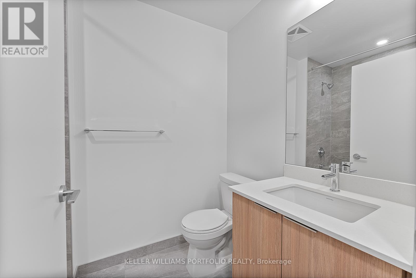 701 - 395 Square One Drive, Mississauga, Ontario  L5B 0P6 - Photo 24 - W12552502