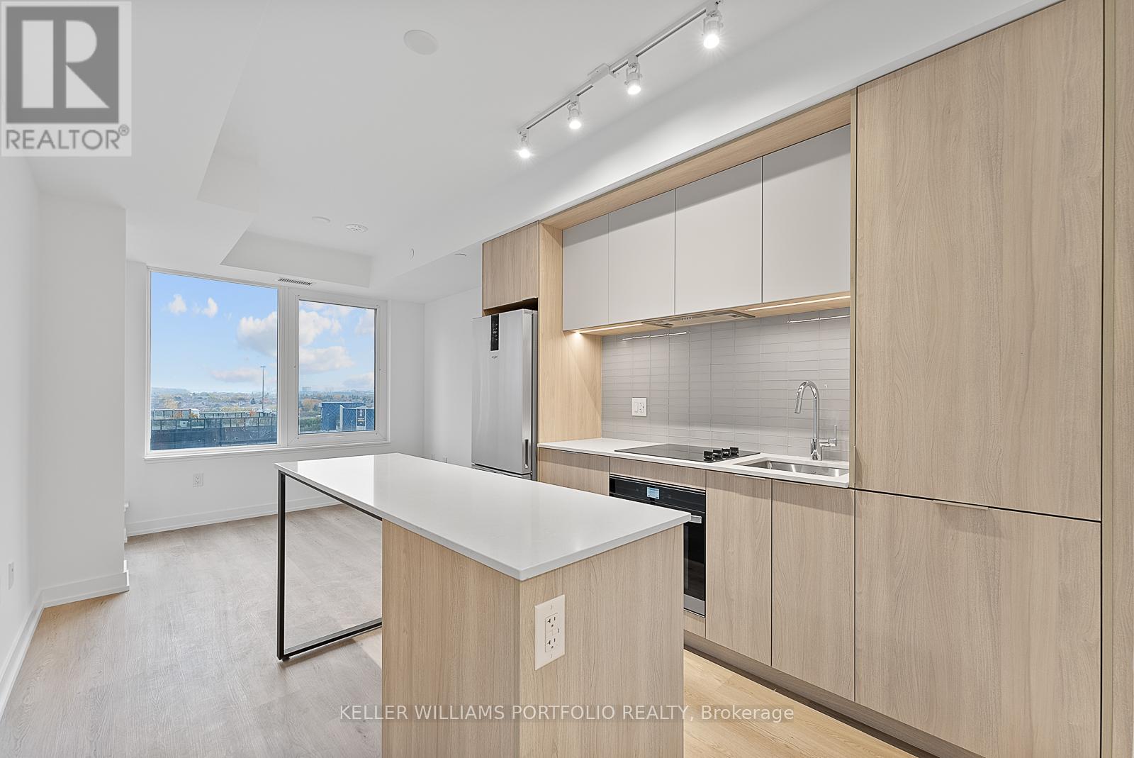 701 - 395 Square One Drive, Mississauga, Ontario  L5B 0P6 - Photo 4 - W12552502