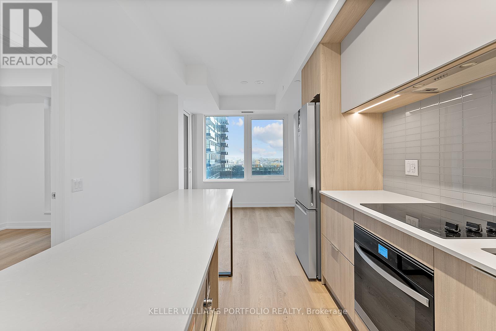 701 - 395 Square One Drive, Mississauga, Ontario  L5B 0P6 - Photo 5 - W12552502