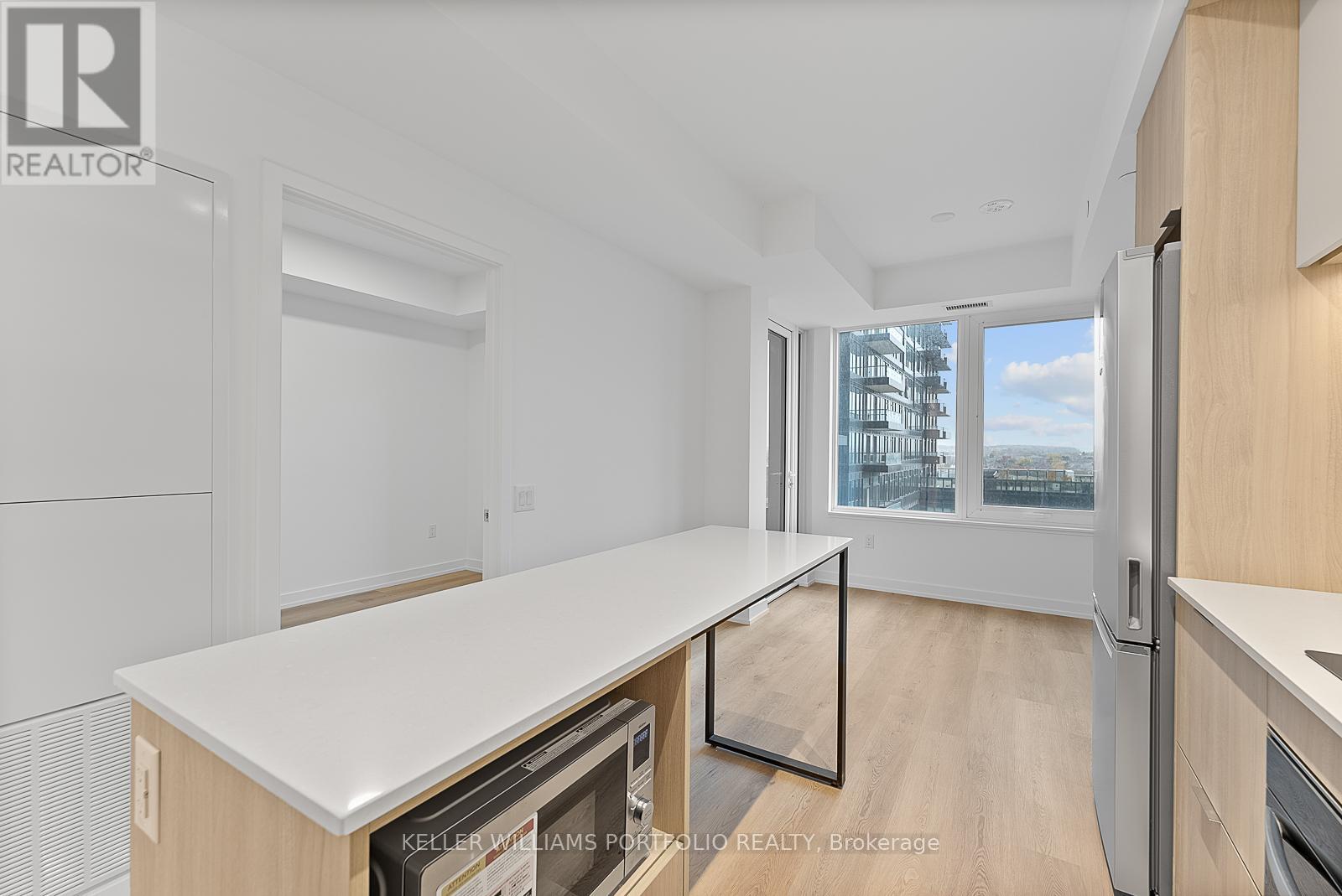 701 - 395 Square One Drive, Mississauga, Ontario  L5B 0P6 - Photo 6 - W12552502