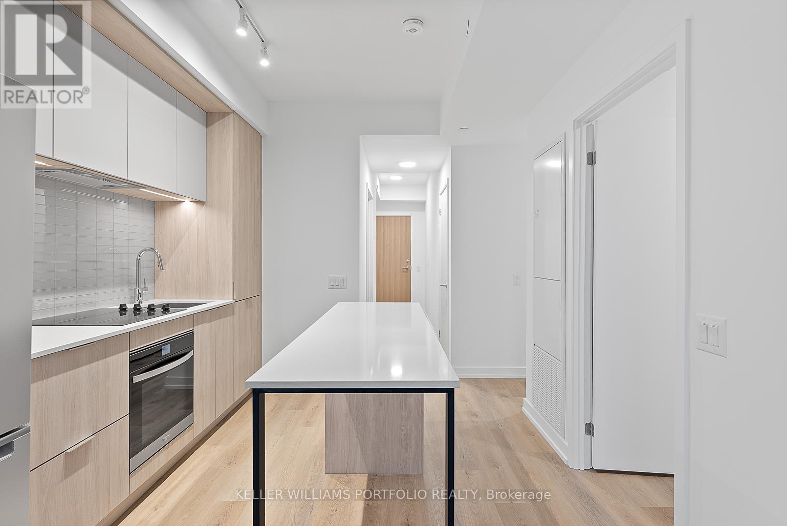 701 - 395 Square One Drive, Mississauga, Ontario  L5B 0P6 - Photo 9 - W12552502