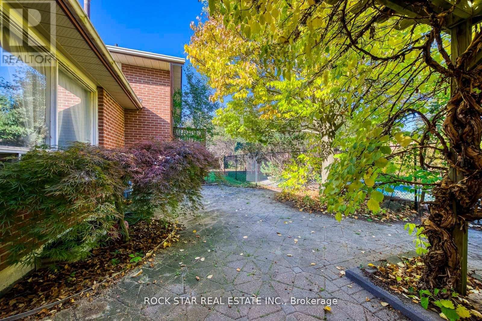 14 Cairnmore Court, Brampton, Ontario  L6Z 1T6 - Photo 39 - W12552552