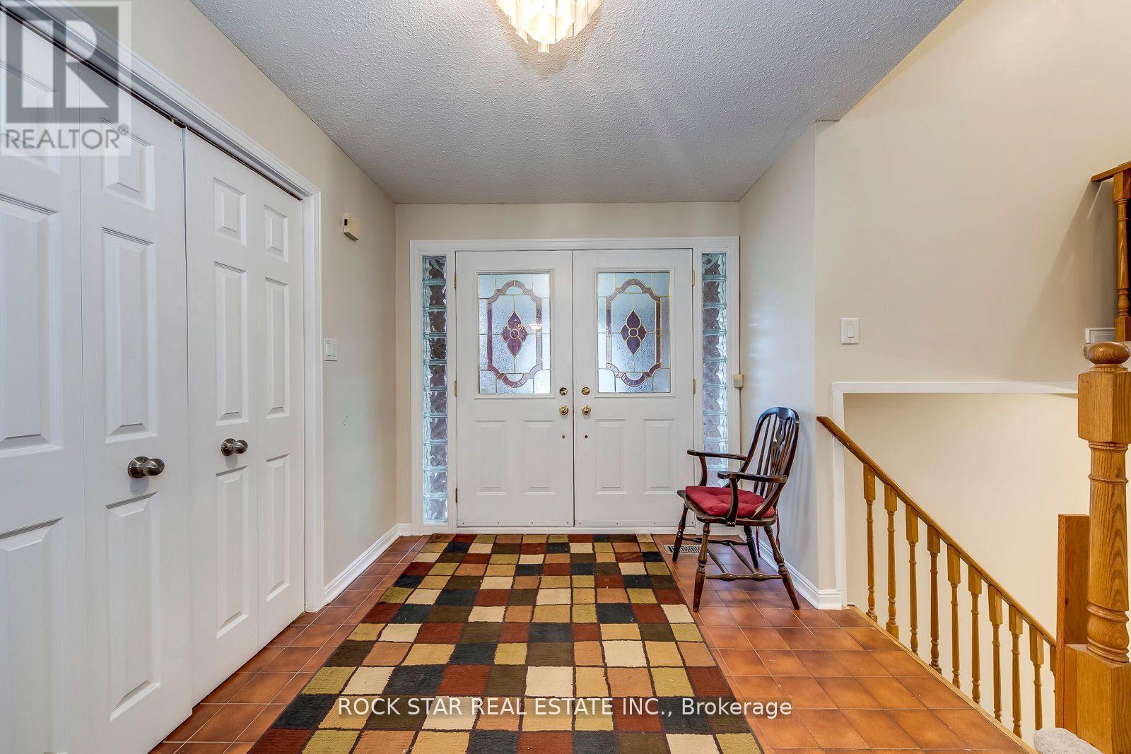 14 Cairnmore Court, Brampton, Ontario  L6Z 1T6 - Photo 7 - W12552552