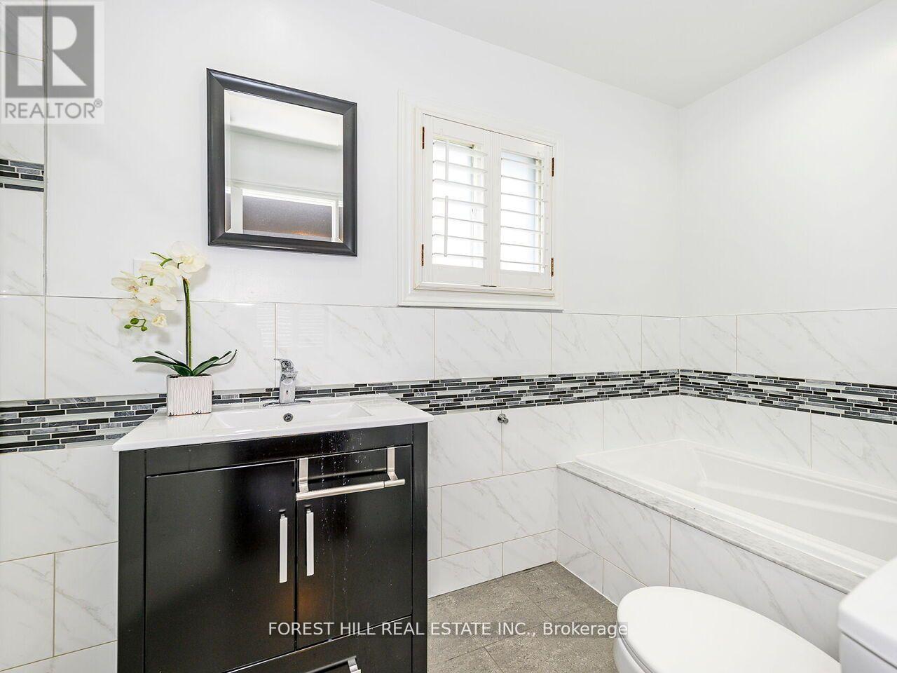 1575 Samuelson Circle, Mississauga, Ontario  L5N 8A2 - Photo 22 - W12552566